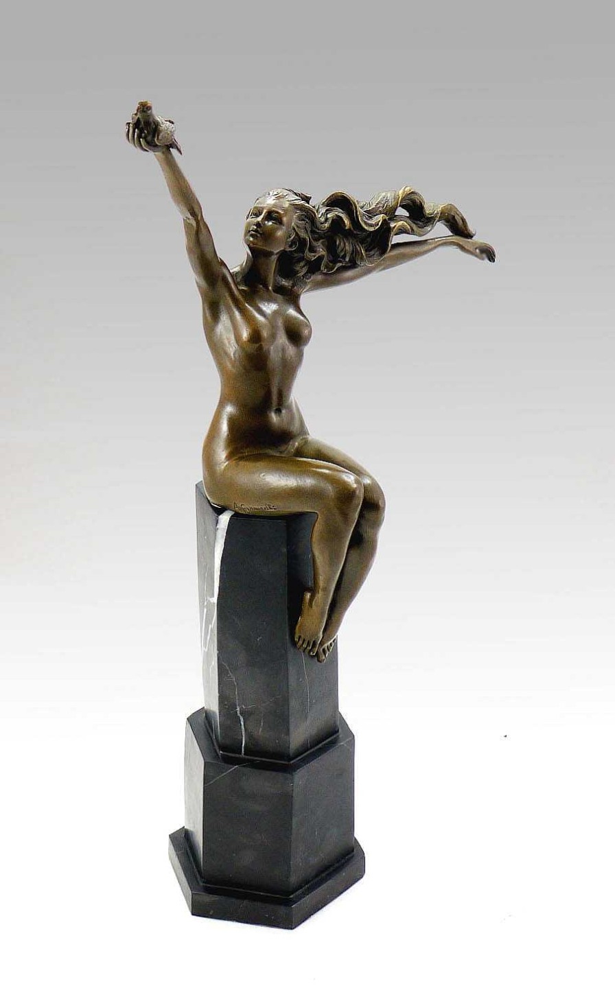 Amedeo Gennarelli Art Deco Sculpture "The Carrier Pigeon" Signed Amedeo Gennarelli Art Deco Figurines