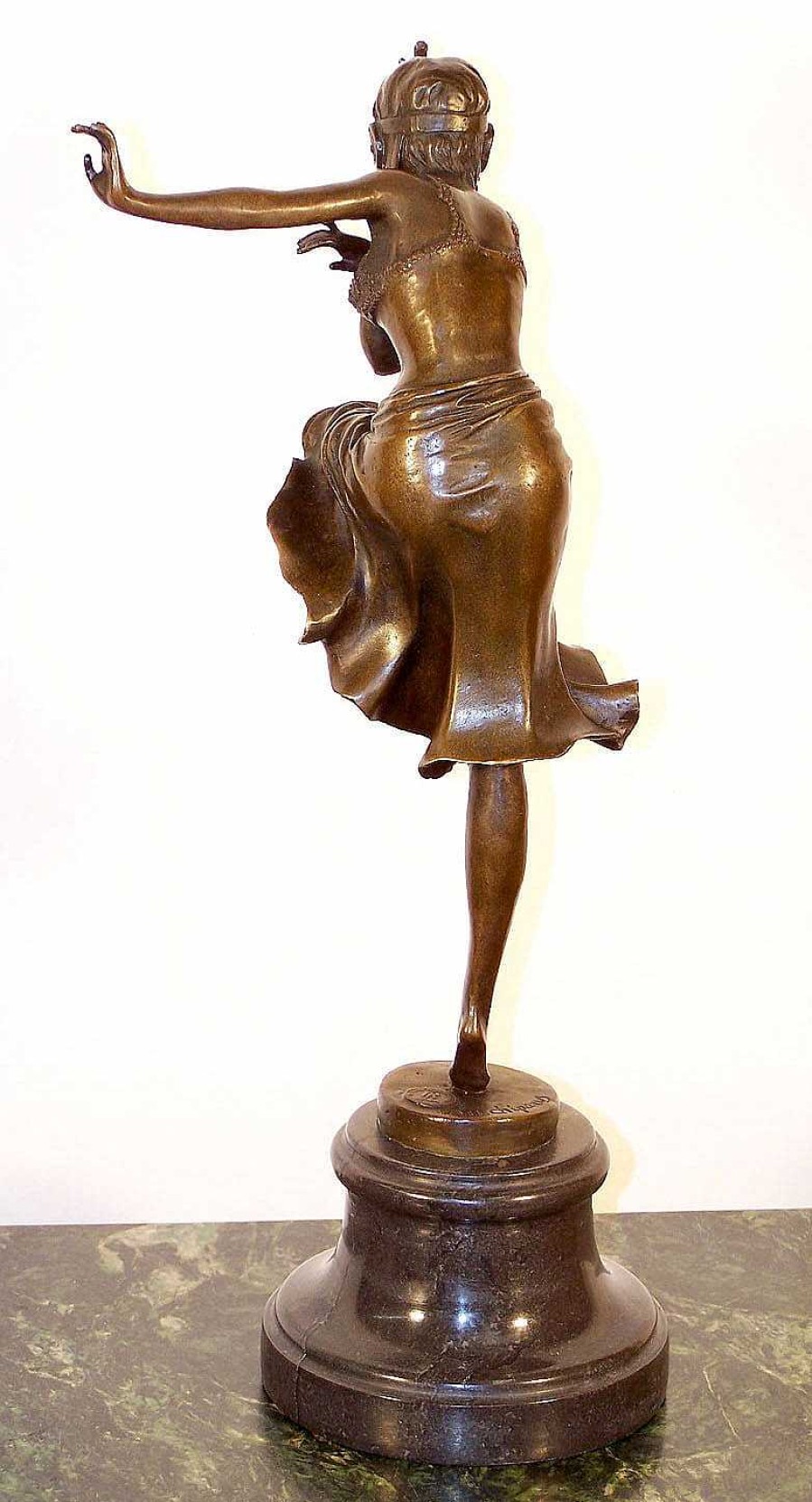 Demétre Haralamb Chiparus Art Deco Bronze Dancer While Posing On Marble - D.H. Chiparus Art Deco Figurines