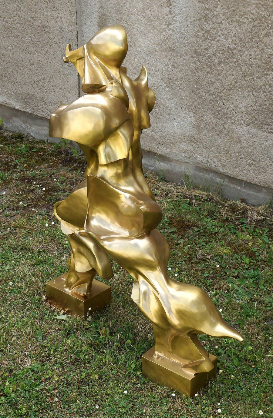 Umberto Boccioni Unique Forms Of Continuity In Space - Umberto Boccioni Garden Statues